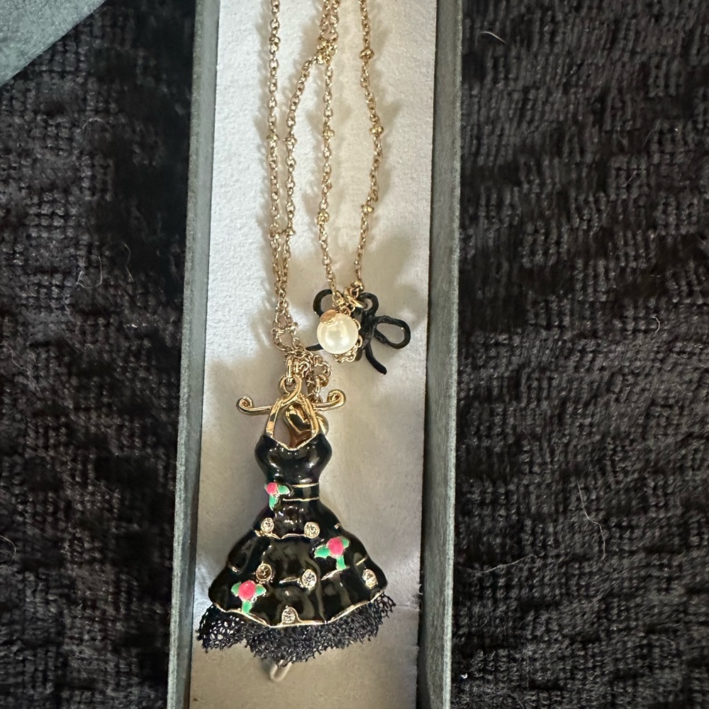 Gift Ready! Betsey Johnson Sparkly Xmas Dress Necklace w/Holly, Bow and Pearl